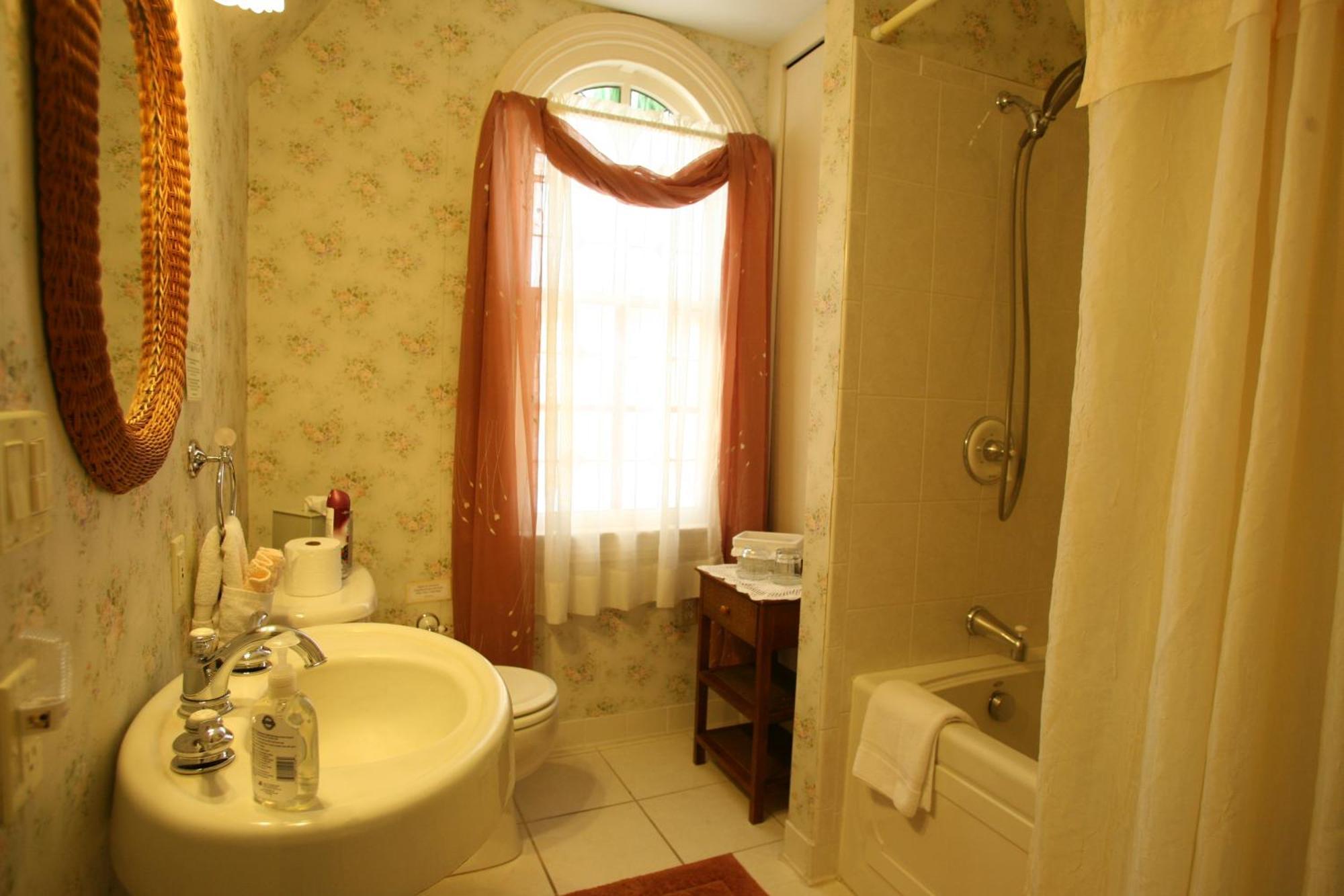 The Bacchus Inn Bed & Breakfast Кеп-Мей Номер фото