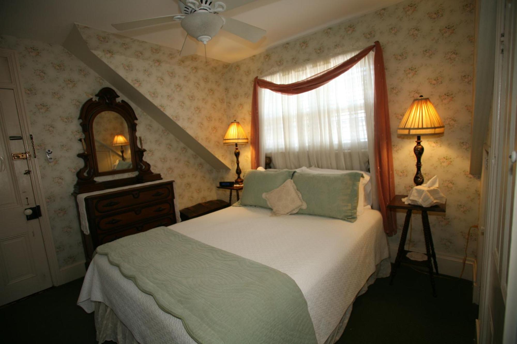 The Bacchus Inn Bed & Breakfast Кеп-Мей Номер фото