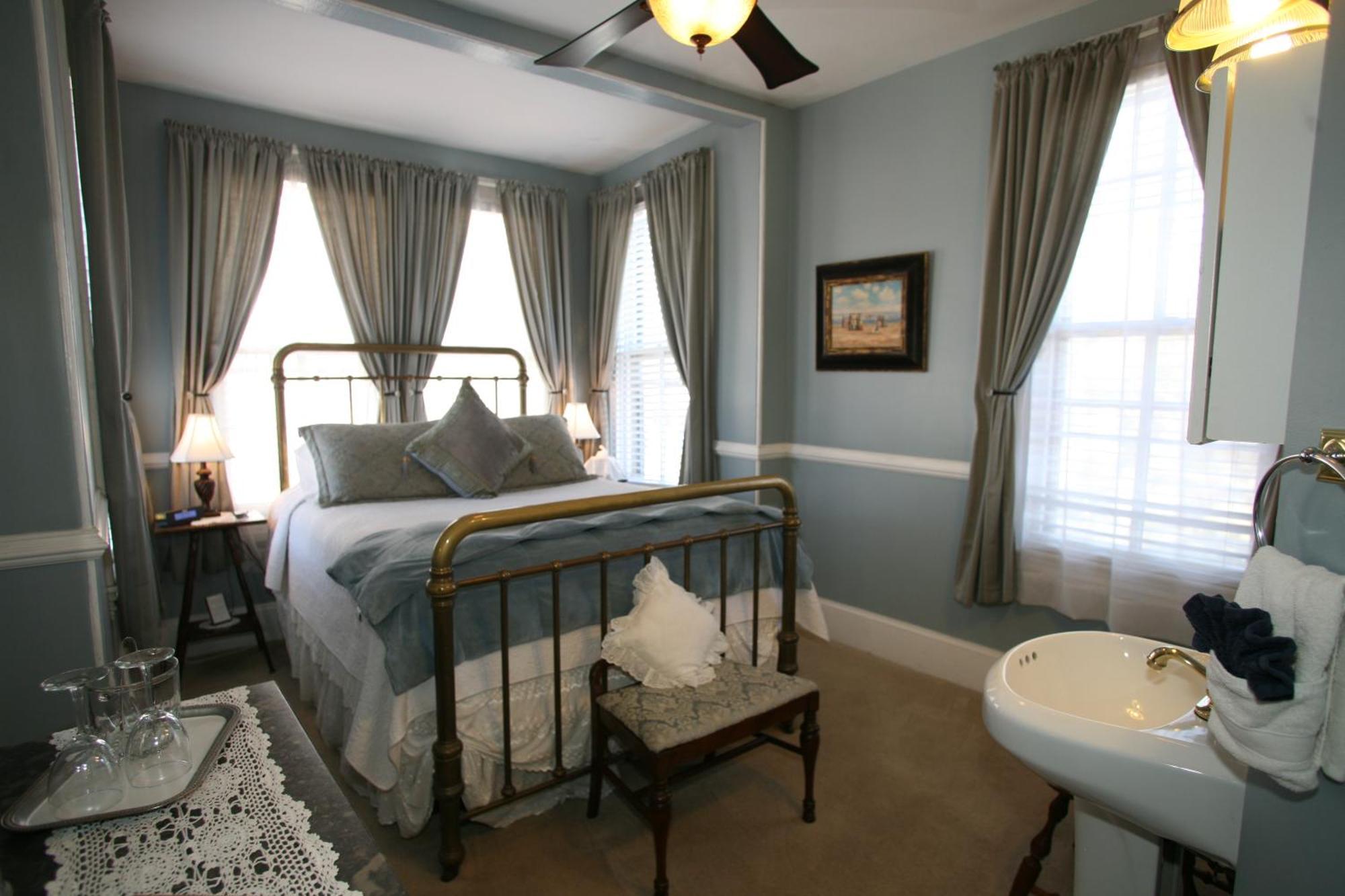 The Bacchus Inn Bed & Breakfast Кеп-Мей Номер фото
