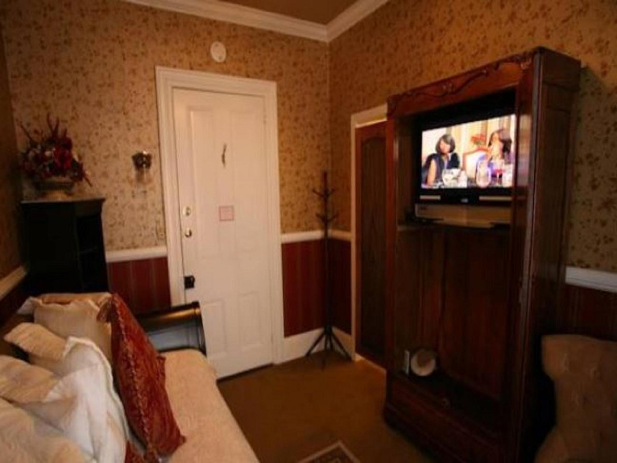 The Bacchus Inn Bed & Breakfast Кеп-Мей Номер фото